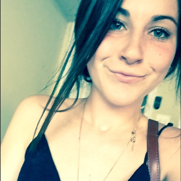 Profile Picture of Abigail Averna (@abbyaverna22) on Poshmark