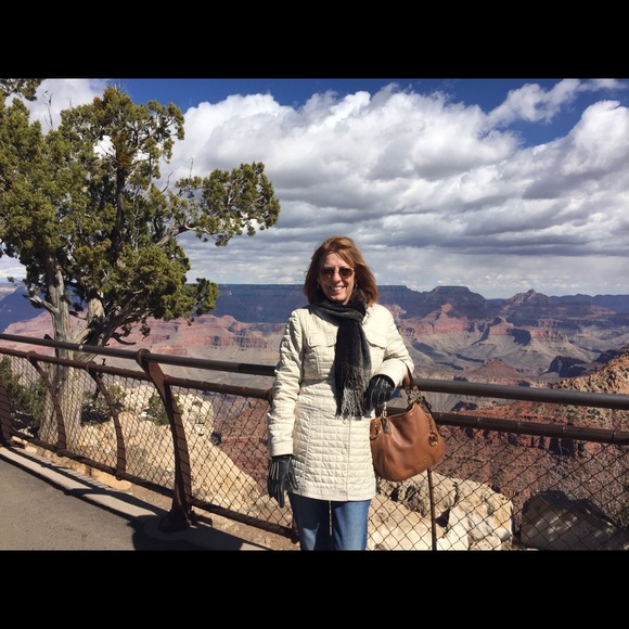 Profile Picture of Leann Bonkiewicz (@leannbonk) on Poshmark