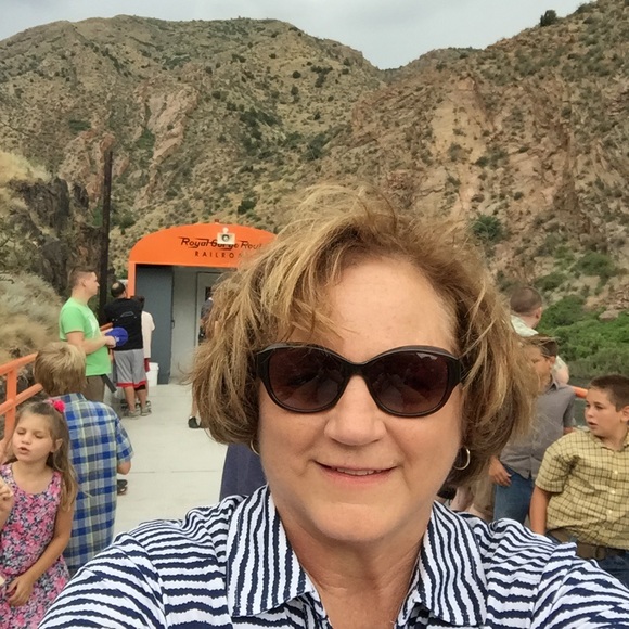 Profile Picture of Tamara Horschler (@tnthorschler) on Poshmark