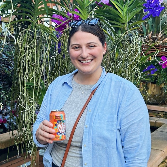 Samantha Fining - Poshmark Profile Picture of Samantha Fining (@sfining) on Poshmark