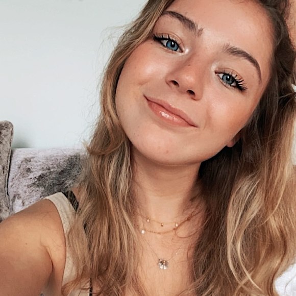 Profile Picture of Kimberly Sobeck (@kimberlysobeck) on Poshmark