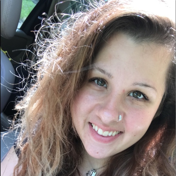 Profile Picture of Joelle Wilbur (@issax) on Poshmark