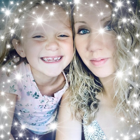 Profile Picture of Kendallyn Peck (@pink2112) on Poshmark