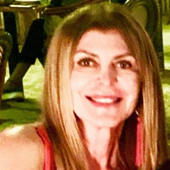 Profile Picture of Valerie Gobos (@valeriegobos) on Poshmark