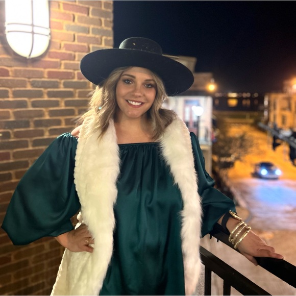 Profile Picture of Krysta Kothmann (@kothmann07) on Poshmark