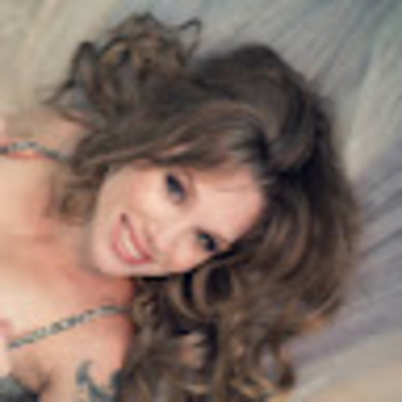 Profile Picture of Danielle Loiselle (@luxangelic1) on Poshmark