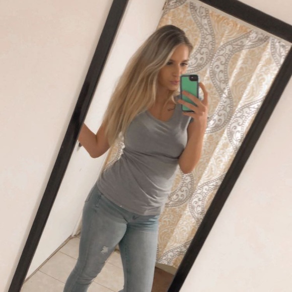 Profile Picture of Lanie Roberts (@laniedanae12) on Poshmark