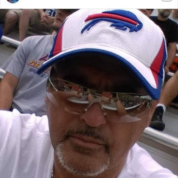 Profile Picture of Nick Piazza (@kikerp) on Poshmark