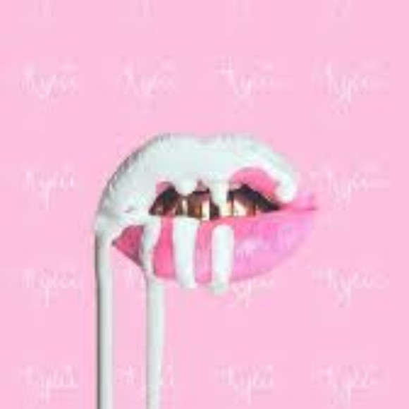 Maylas Closet - Poshmark Profile Picture of Maylas Closet (@mayla_grace15) on Poshmark