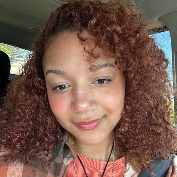 Profile Picture of Mya Britman (@mya_britman) on Poshmark