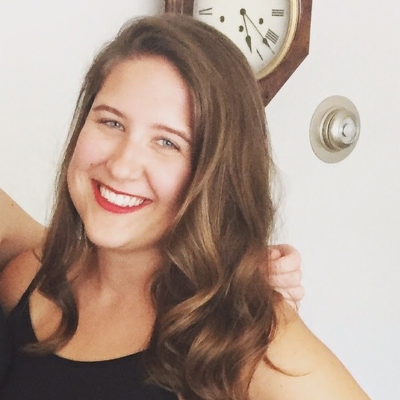 Profile Picture of Anna Cychowski (@akc8822) on Poshmark