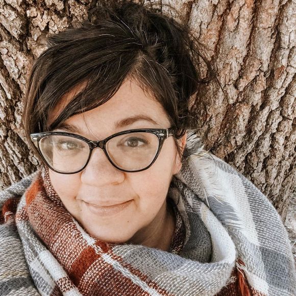 Profile Picture of Kelly Roselle (@kmroselle) on Poshmark