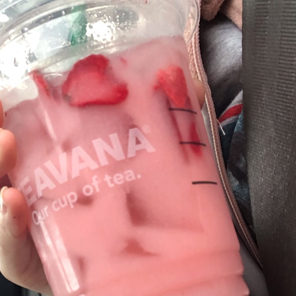 Profile Picture of Anna Cordova (@gymgirl376) on Poshmark