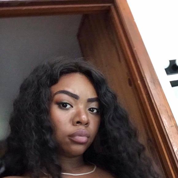 Profile Picture of Hirene Grayson (@dream_life1on1) on Poshmark