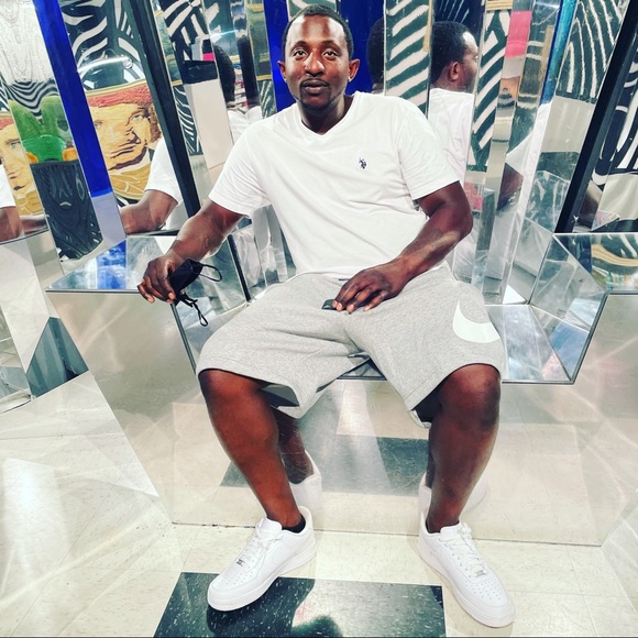 Profile Picture of Johnny Duncan (@johnnyduncan582) on Poshmark