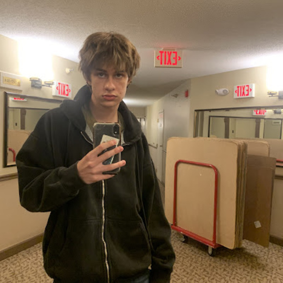 Profile Picture of Evan Nolten (@evanpnolten) on Poshmark