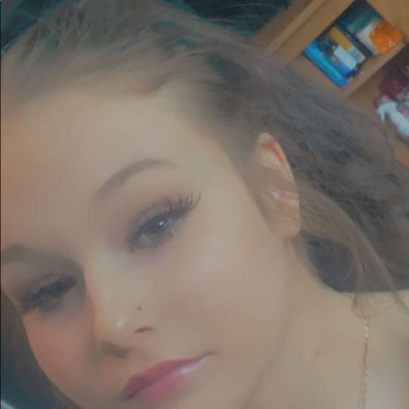 Profile Picture of Faith Glaubitz (@faithglaubitz) on Poshmark