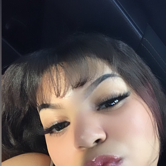 Profile Picture of Daniela Montalvo (@yaeilyyyo) on Poshmark