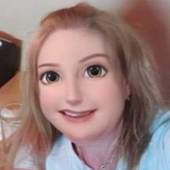 Profile Picture of Lisa Boyer (@rubyredtexan) on Poshmark