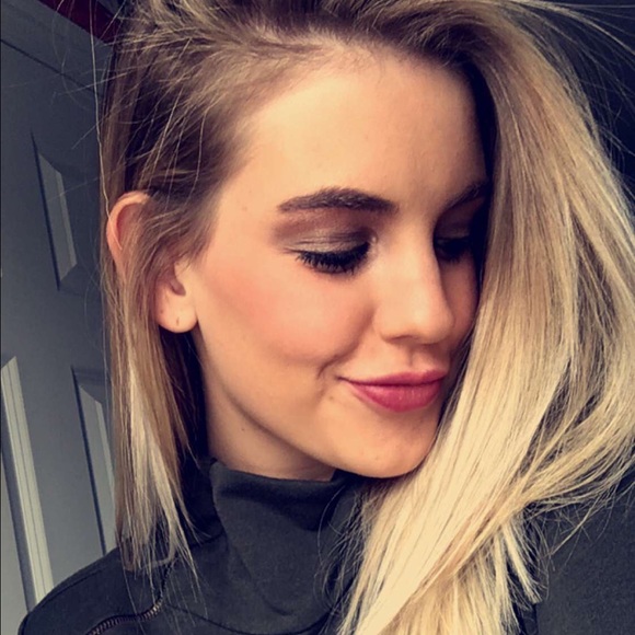 Profile Picture of Abigail Wootton (@abbywootton) on Poshmark