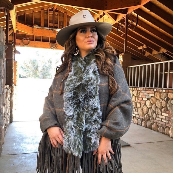 Profile Picture of Ruby Zapata (@zapatapena) on Poshmark