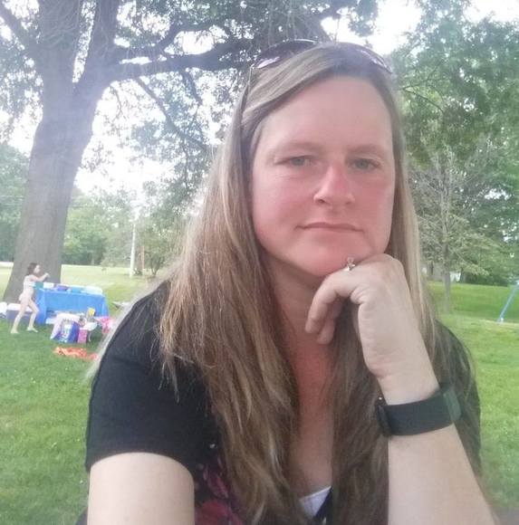 Profile Picture of Shannon Butterbaugh (@karl0619) on Poshmark