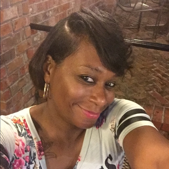 Profile Picture of Juanita Chandler (@juanitachan) on Poshmark