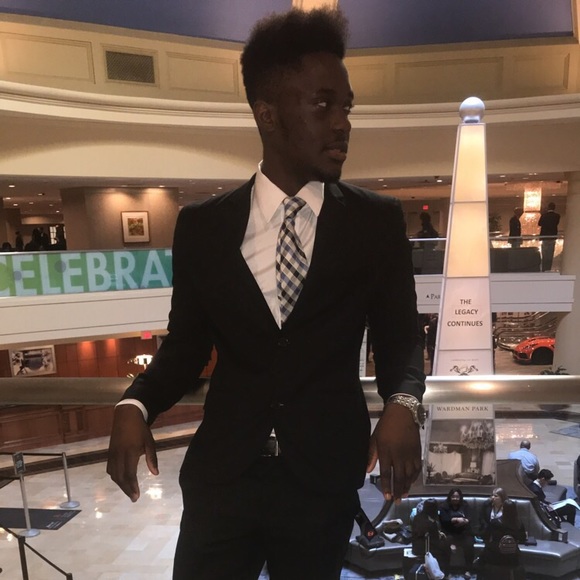 Profile Picture of Michael Blackwell (@michaelyblack) on Poshmark