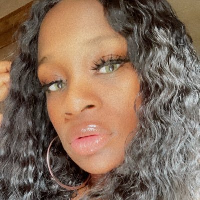 Profile Picture of Lucy Loo (@__LucyLoo__) on Twitter