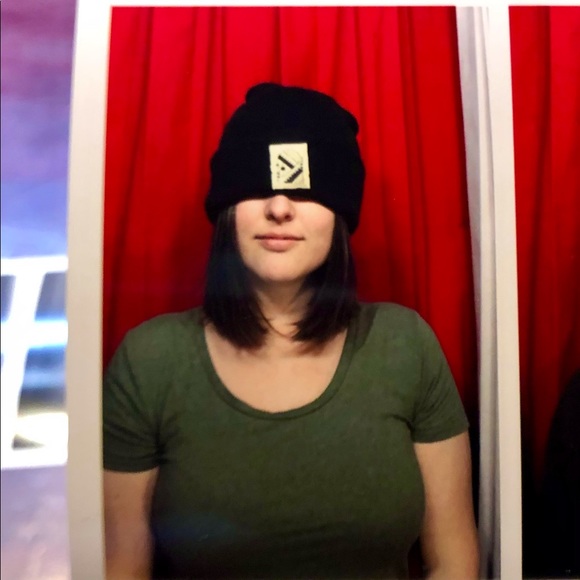 Profile Picture of Miranda Vanauken (@mirvan) on Poshmark