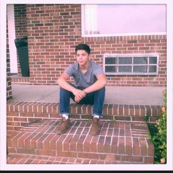 Profile Picture of Christopher Menjivar (@menjivar54) on Poshmark