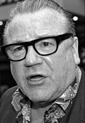 Profile Picture of Ray Winstoneon Wikipedia