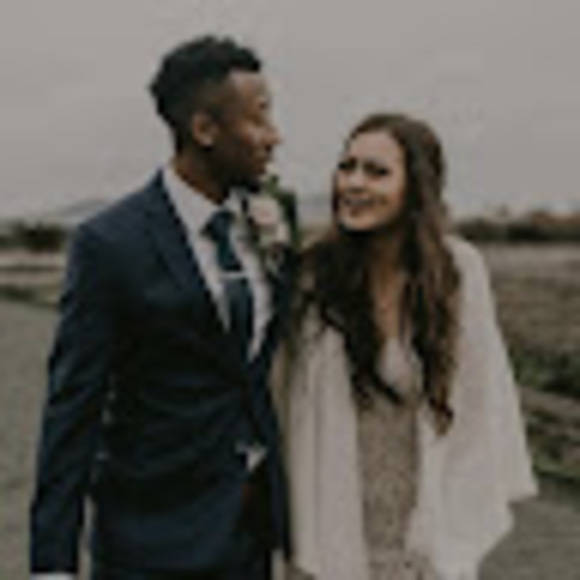 Profile Picture of Melanie Lumba (@melanielumba) on Poshmark