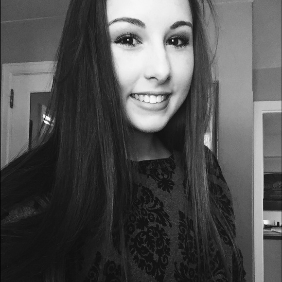 Profile Picture of Cira Lutzka (@clutty) on Poshmark