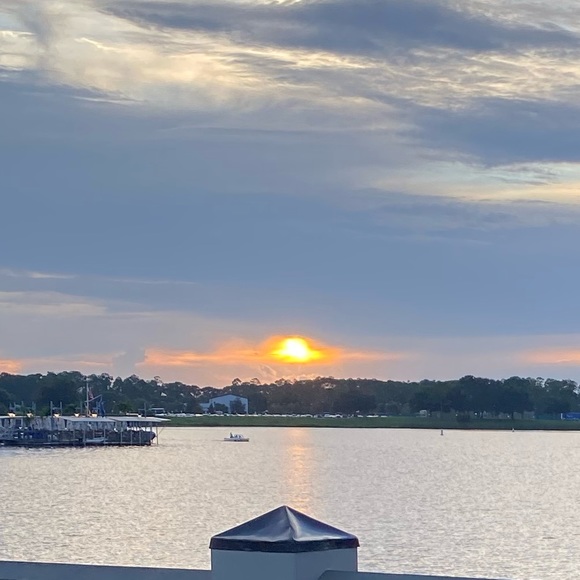 Profile Picture of Brianna Pernice (@bpernice) on Poshmark