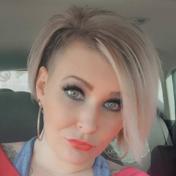 Profile Picture of Whitney Scott (@whitneys86) on Poshmark