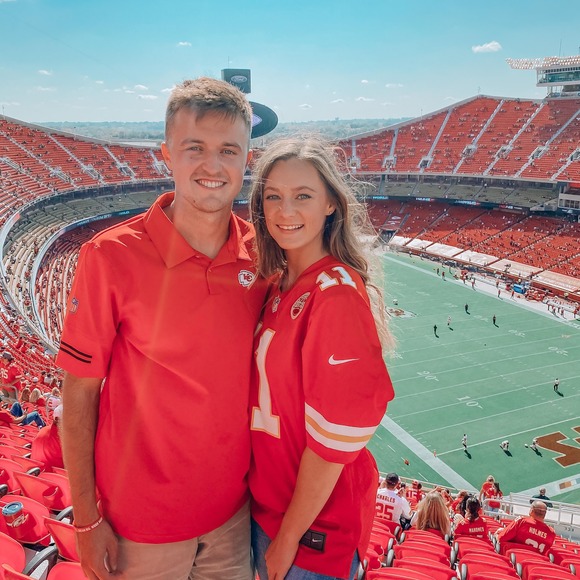 Profile Picture of Hannah Knight (@hannah5knight) on Poshmark