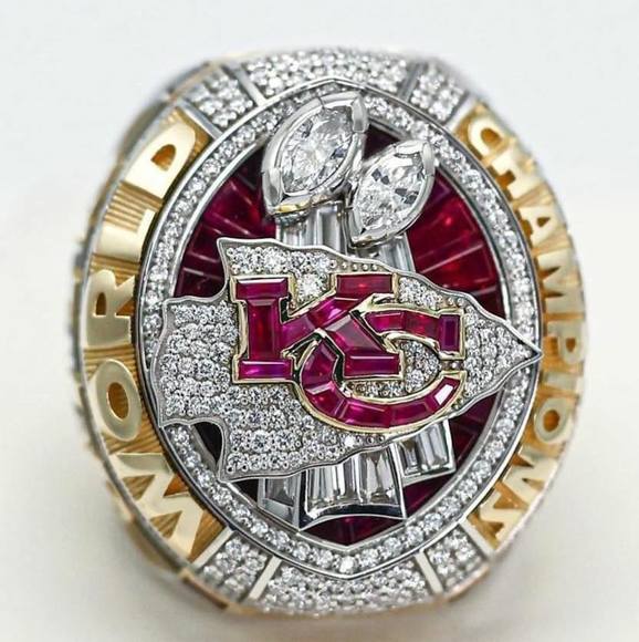 Profile Picture of Vicky Mason (@migreeneyz) on Poshmark