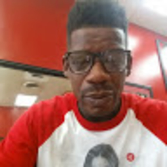 Profile Picture of Tilmanrickl Batchelor (@tilmanricklb) on Poshmark