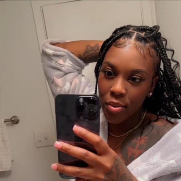 Profile Picture of Libra Libra (@libralibra987) on Poshmark