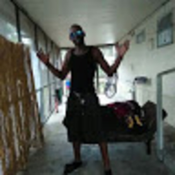 Profile Picture of Ishmael Damen (@ishmaeldamen1) on Poshmark