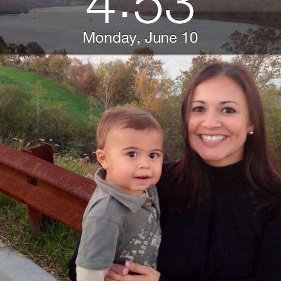 Profile Picture of Renee Verdun (@reverdun) on Poshmark