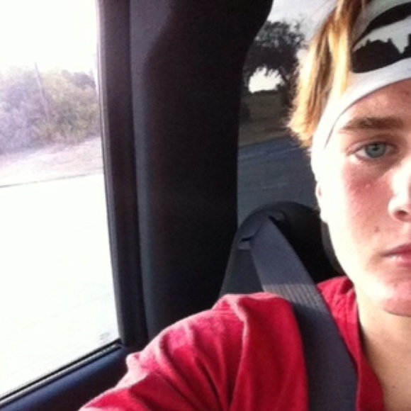 Profile Picture of Ty Crigler (@tybom) on Poshmark