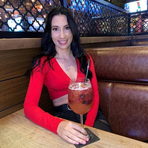 Profile Picture of Courtney Feltham (@courtneyfeltham) on Poshmark