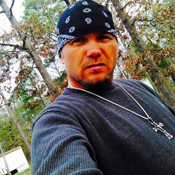 Profile Picture of Joe Stout (@stout79) on Poshmark
