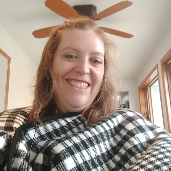 Profile Picture of Theresa Zarling (@zarlingt) on Poshmark