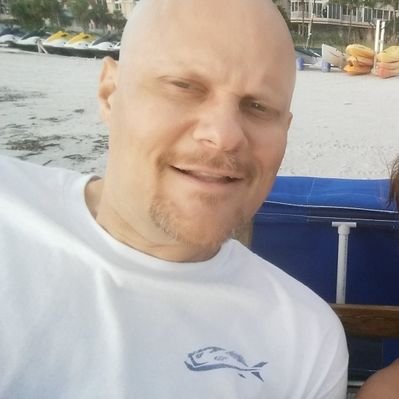 Profile Picture of Rob Ring (@Dingaling_Ftbal) on Twitter