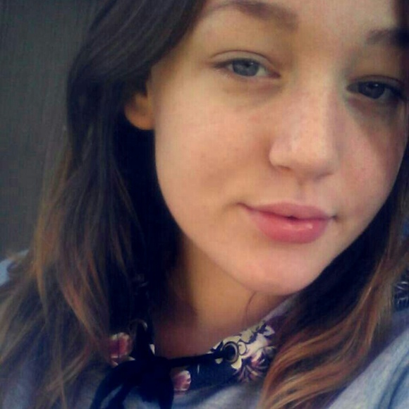 Profile Picture of Brianna Hughey (@briannaalyn) on Poshmark
