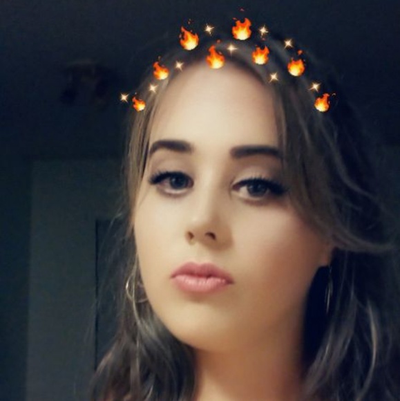 Profile Picture of Hannah Blakely (@hannah_mady) on Poshmark