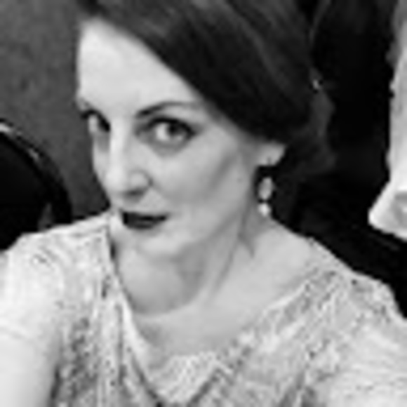 Profile Picture of Molly Stapelman (@mollystapelman) on Poshmark